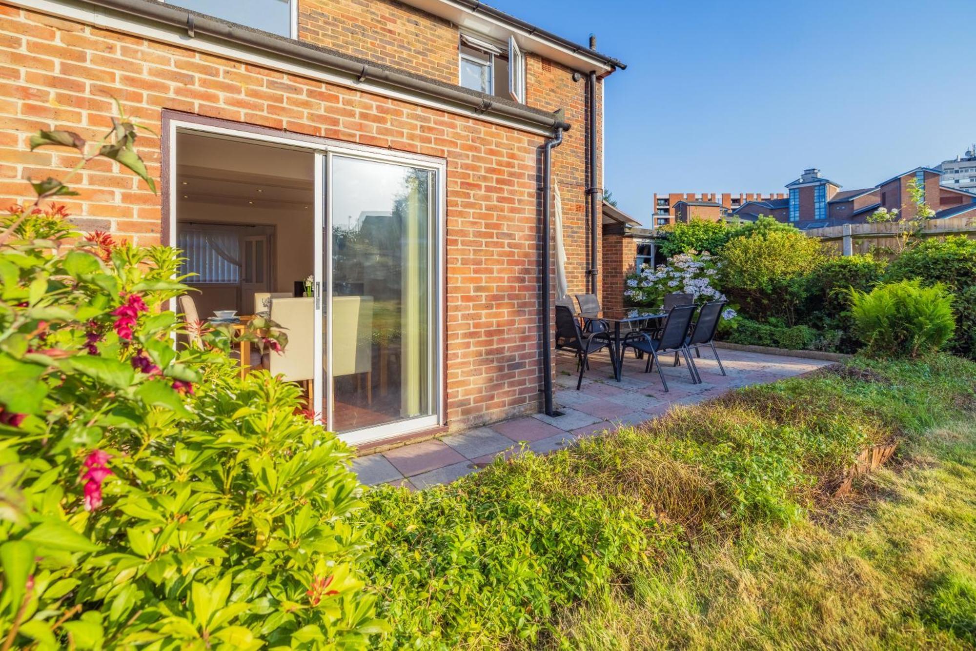 The Secret Garden - West Sussex Villa Crawley  Exterior photo